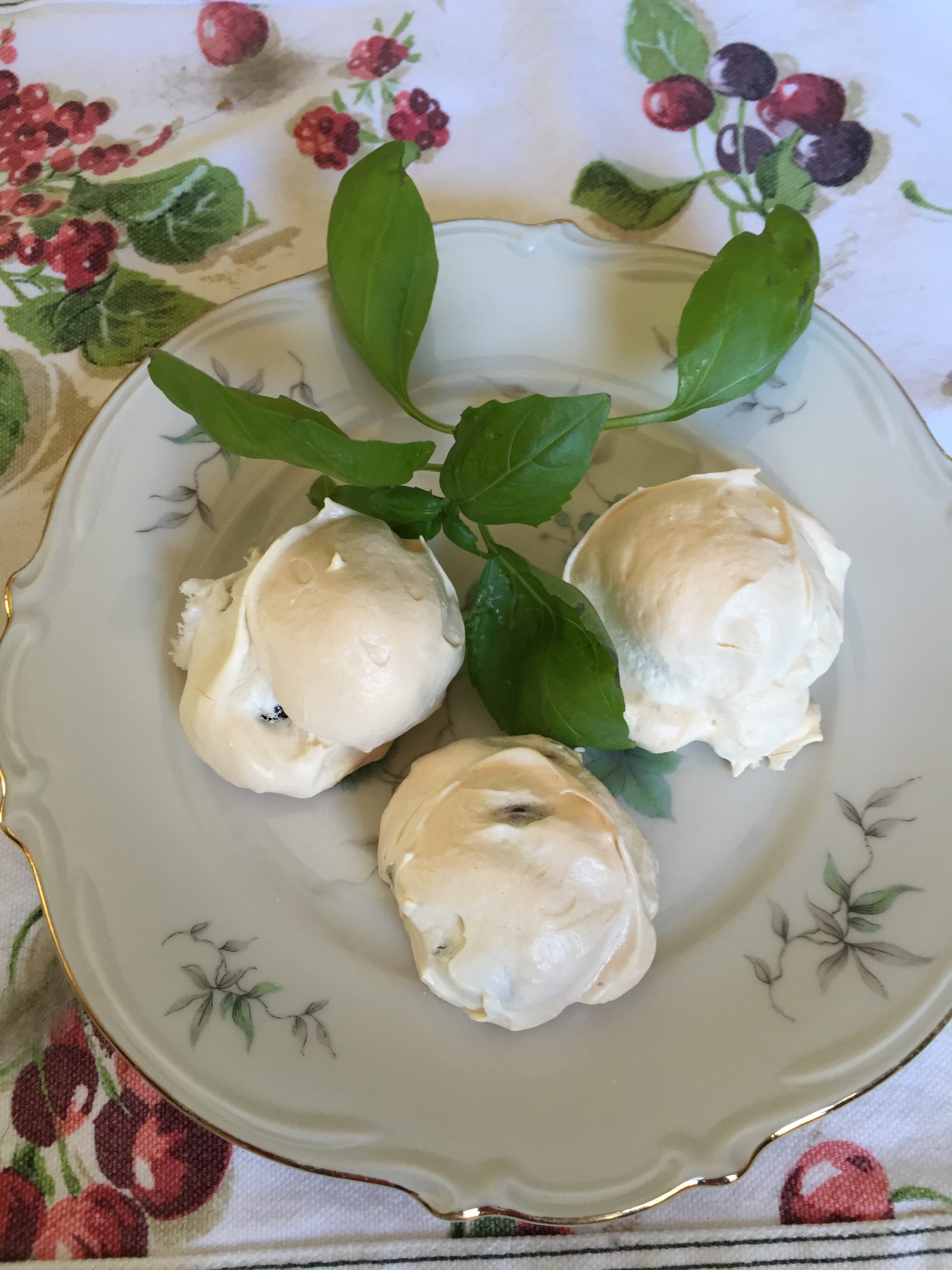Cloudlike Meringue Cookies